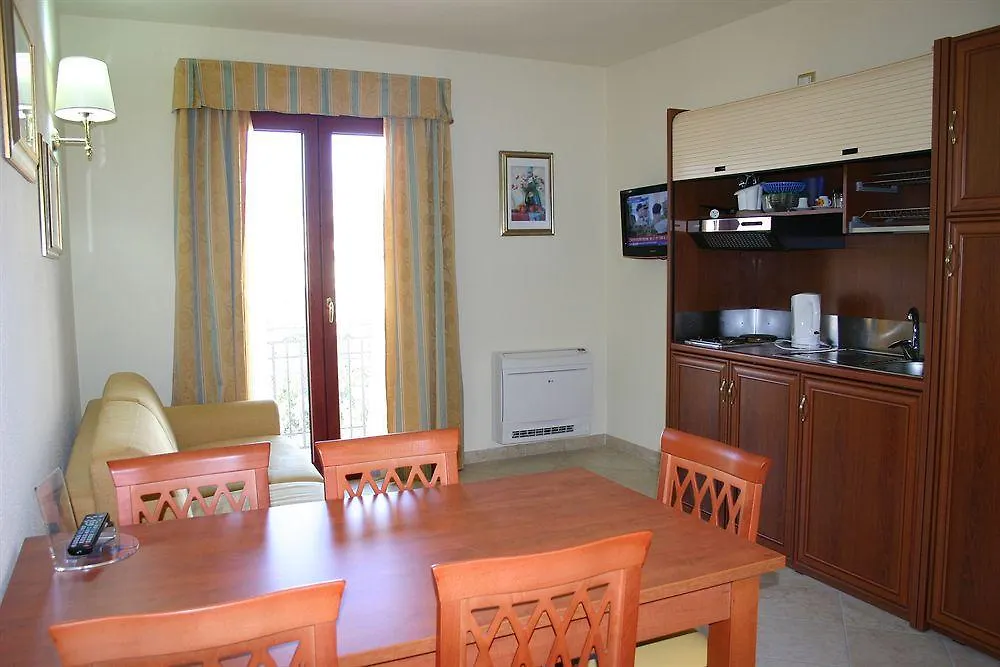 Hotel Regina Elena Olbia 4*,