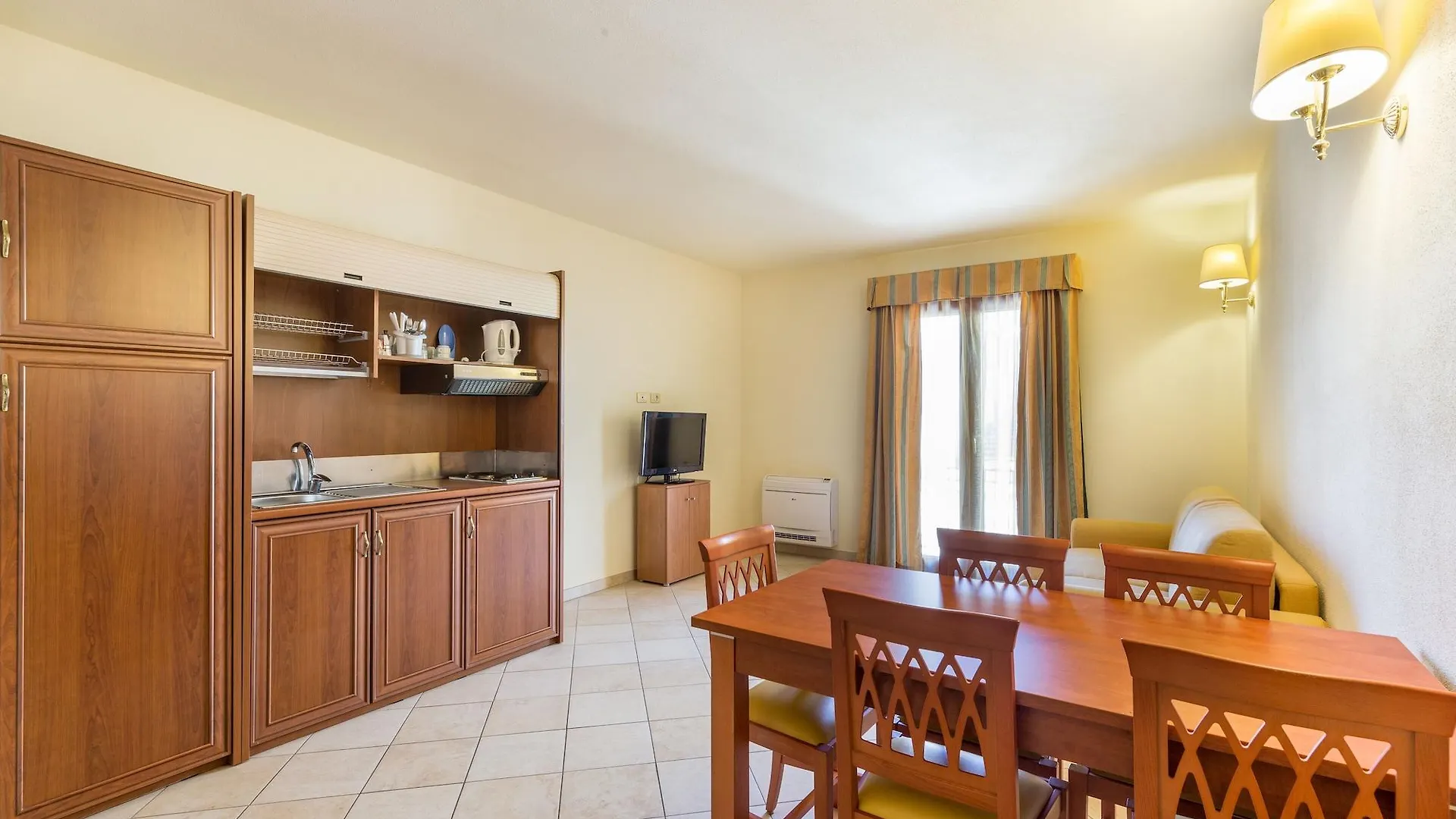 Hotel Regina Elena Olbia 4*,